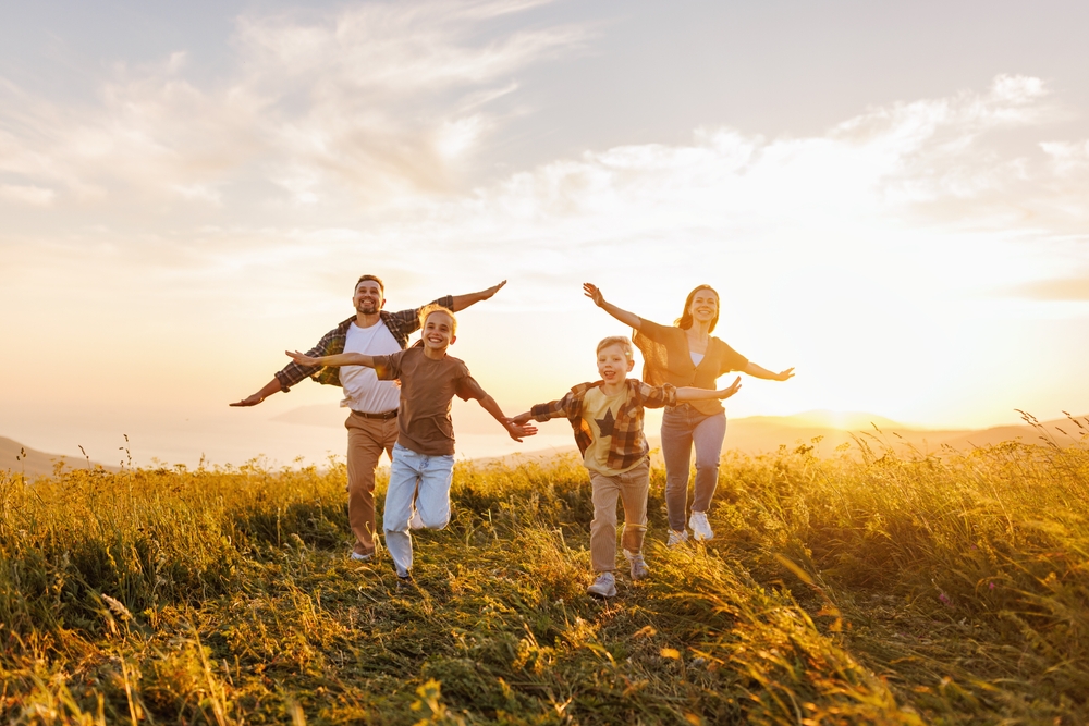 Happy,Family:,Mother,,Father,,Children,Son,And,Daughter,Running,Back